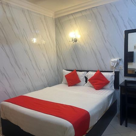 V Hotel Телук Интан Екстериор снимка