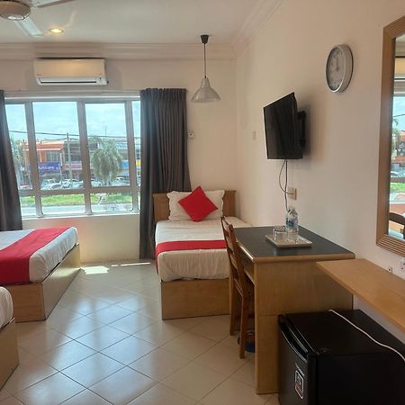 V Hotel Телук Интан Екстериор снимка