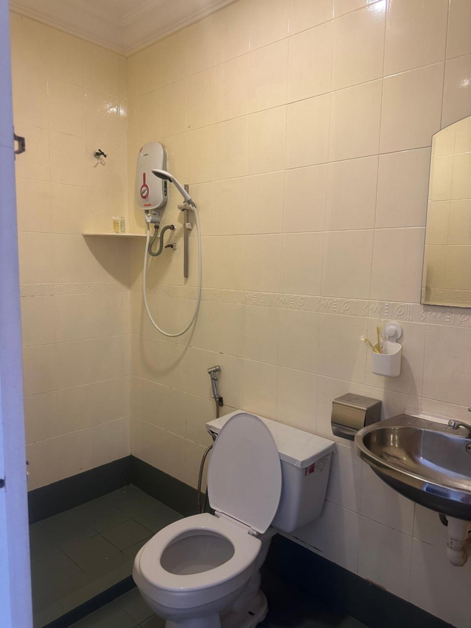 V Hotel Телук Интан Екстериор снимка