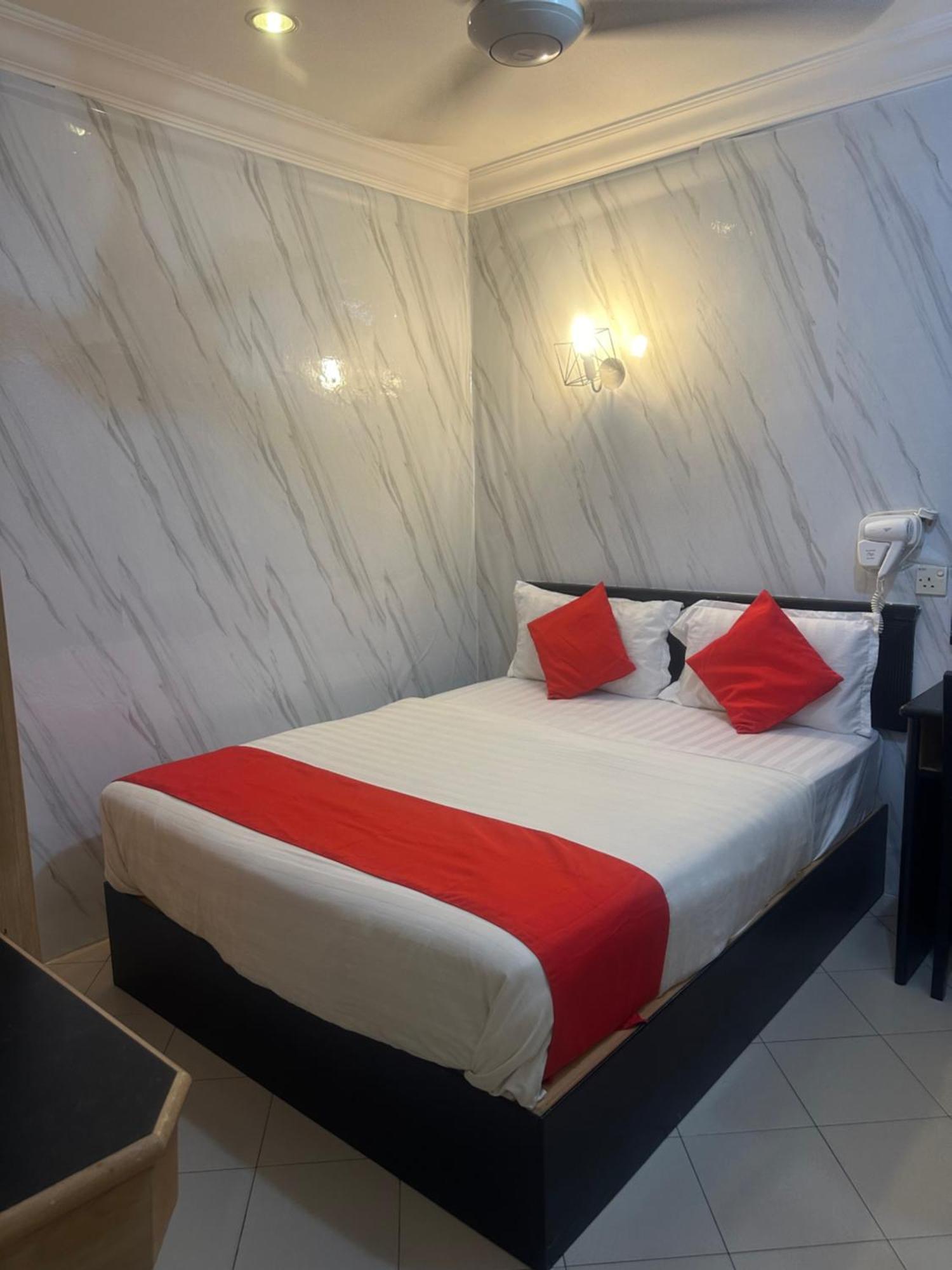 V Hotel Телук Интан Екстериор снимка