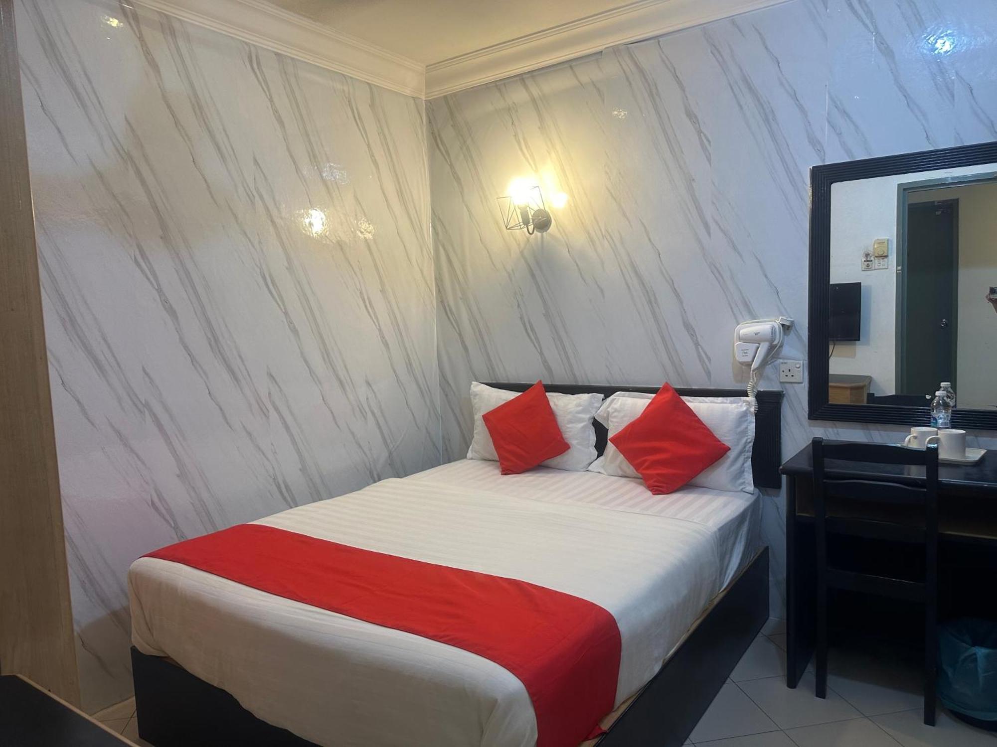 V Hotel Телук Интан Екстериор снимка
