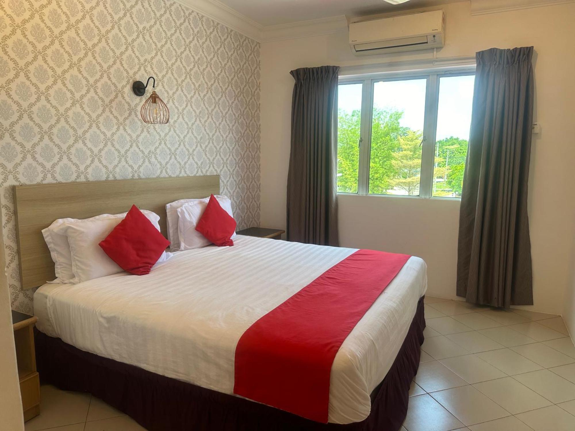 V Hotel Телук Интан Екстериор снимка