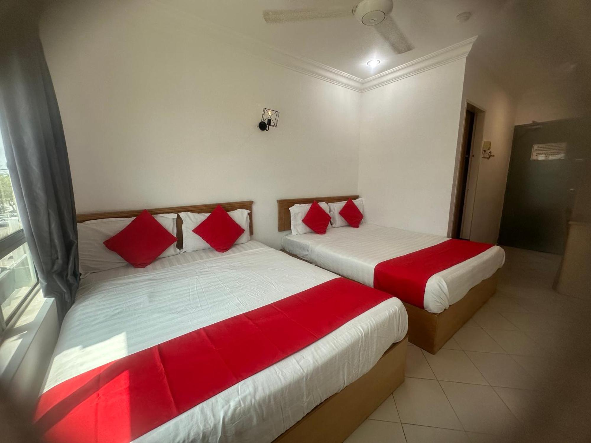 V Hotel Телук Интан Екстериор снимка