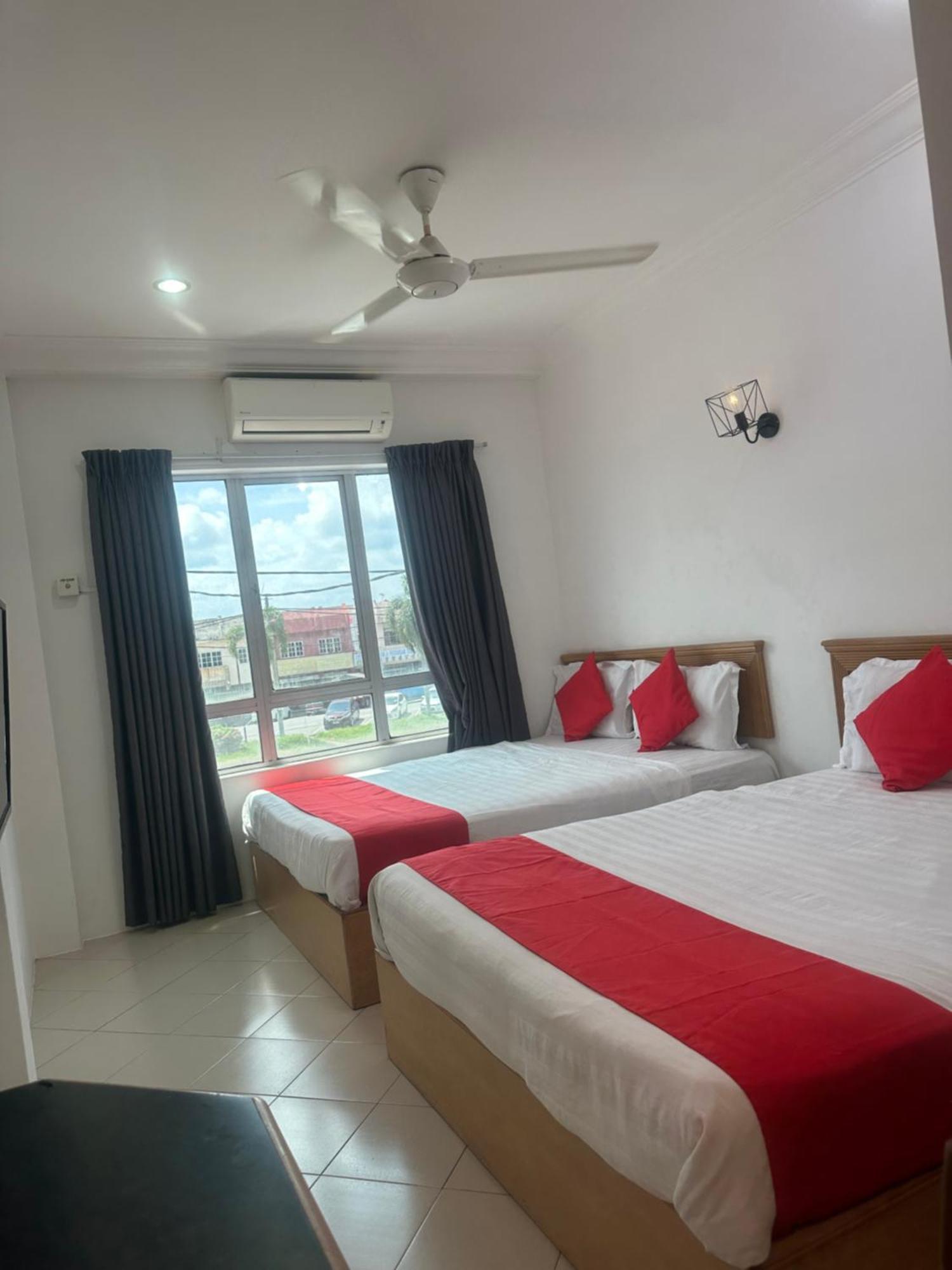 V Hotel Телук Интан Екстериор снимка
