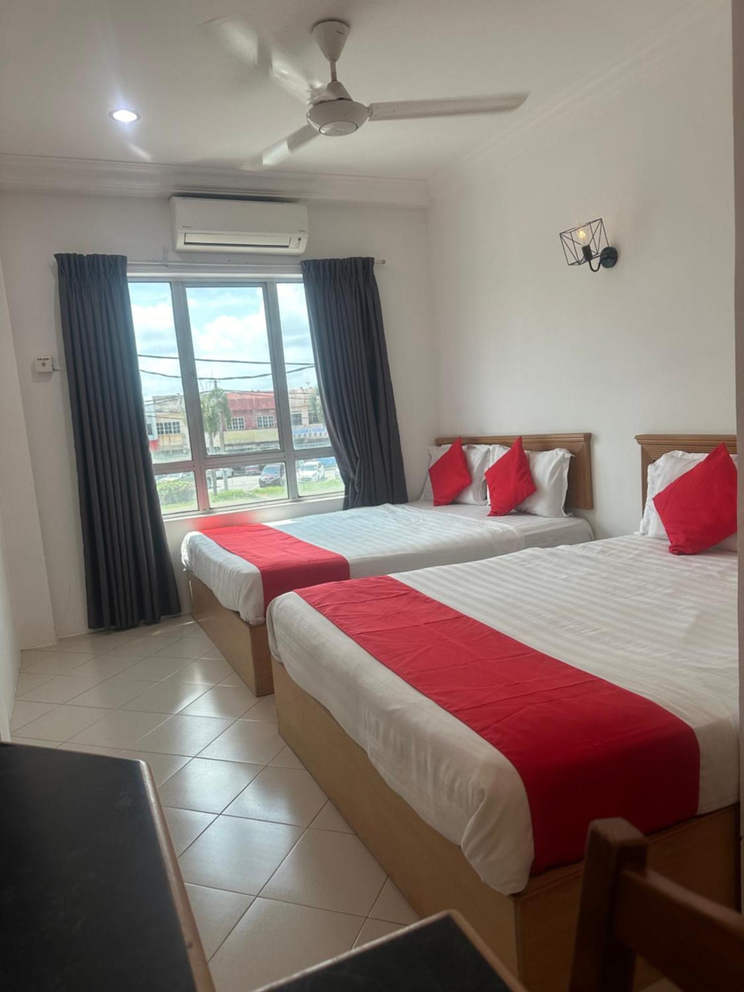 V Hotel Телук Интан Екстериор снимка